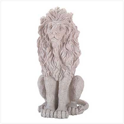 NOBLE LION STATUE