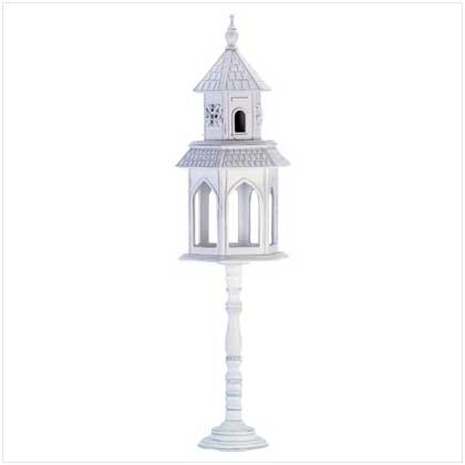 VICTORIAN-STYLE BIRDHOUSE